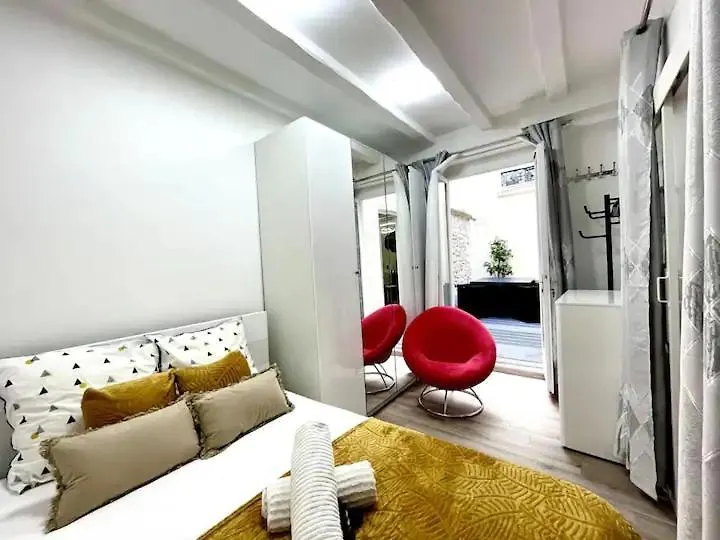 Appartement Exceptionnelle maison de ville ✧Cour privée ✧Métro Paris France